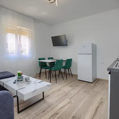 Mons Apartment Pula Exterior photo
